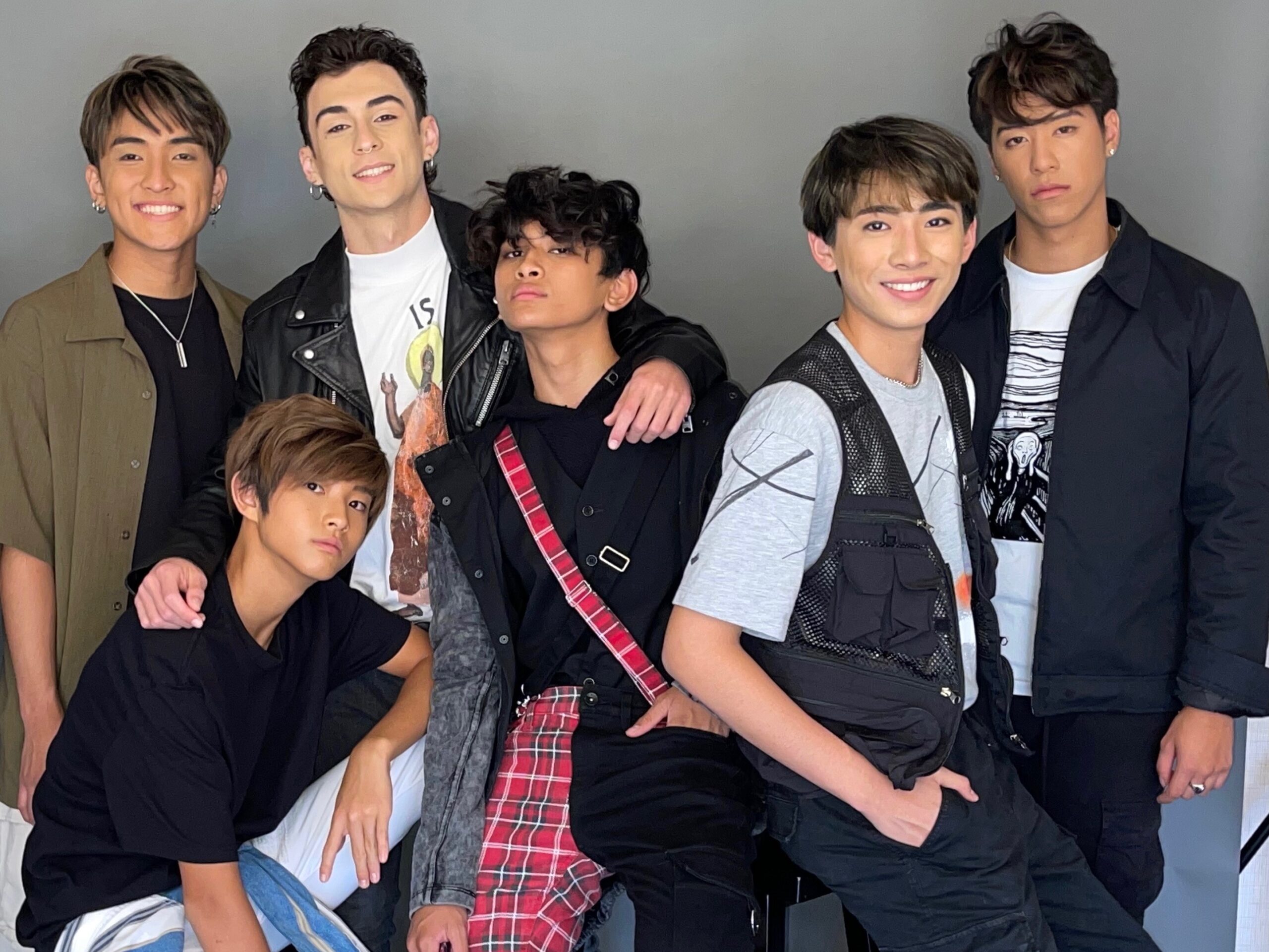 【News】ハワイ発の音楽グループ「クロッシングレイン(Crossing Rain, XR)」デビュー♪ KZOOハワイ｜ハワイ州公認